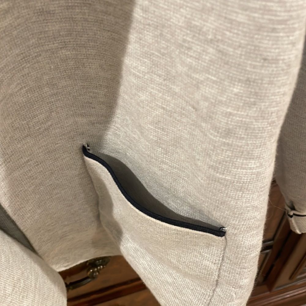 Banana Republic light grey woman’s jacket with black pipping - Picture 5 of 13